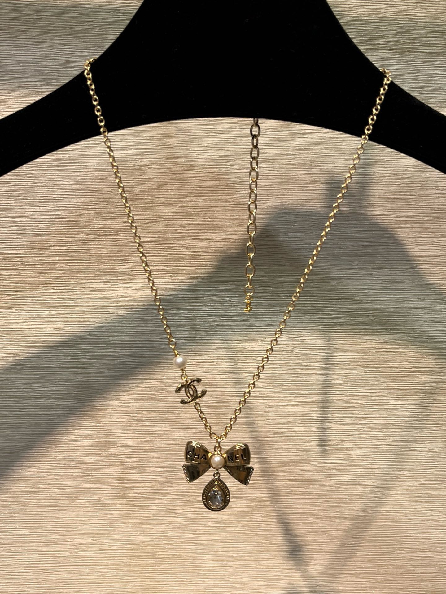 CC luxury bow necklace