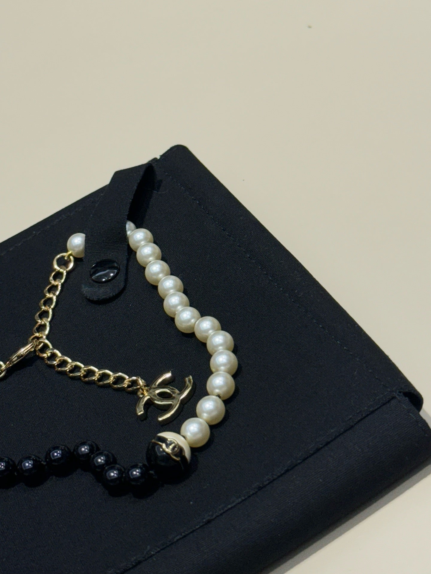 Coco b&w necklace