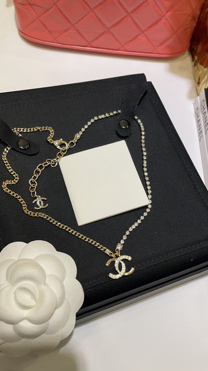 Carina crystal necklace