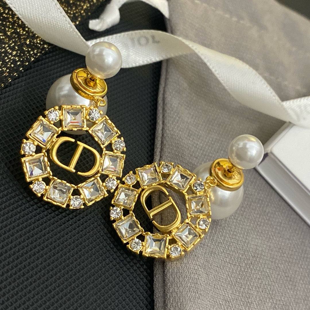 Dora D pearl earrings