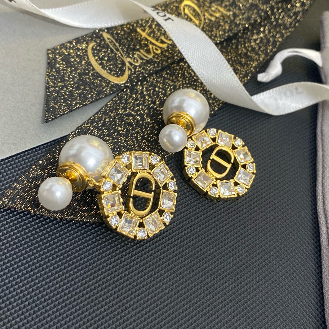 Dora D pearl earrings
