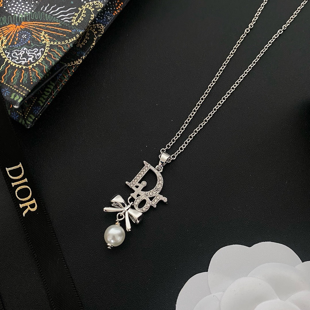 Dia Bow Crystal necklace