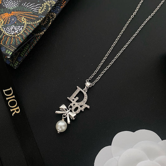 Dia Bow Crystal necklace