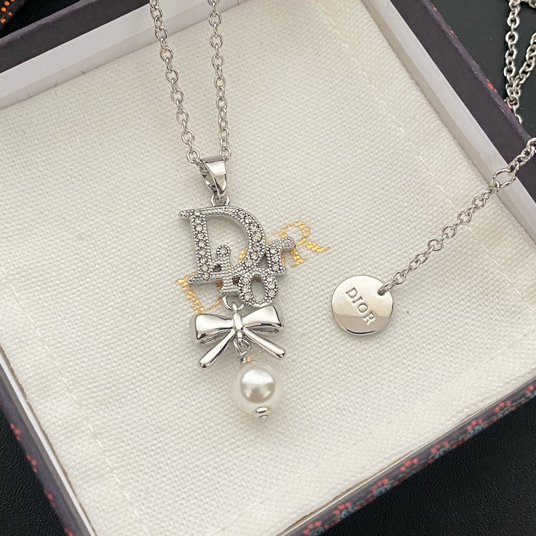 Dia Bow Crystal necklace