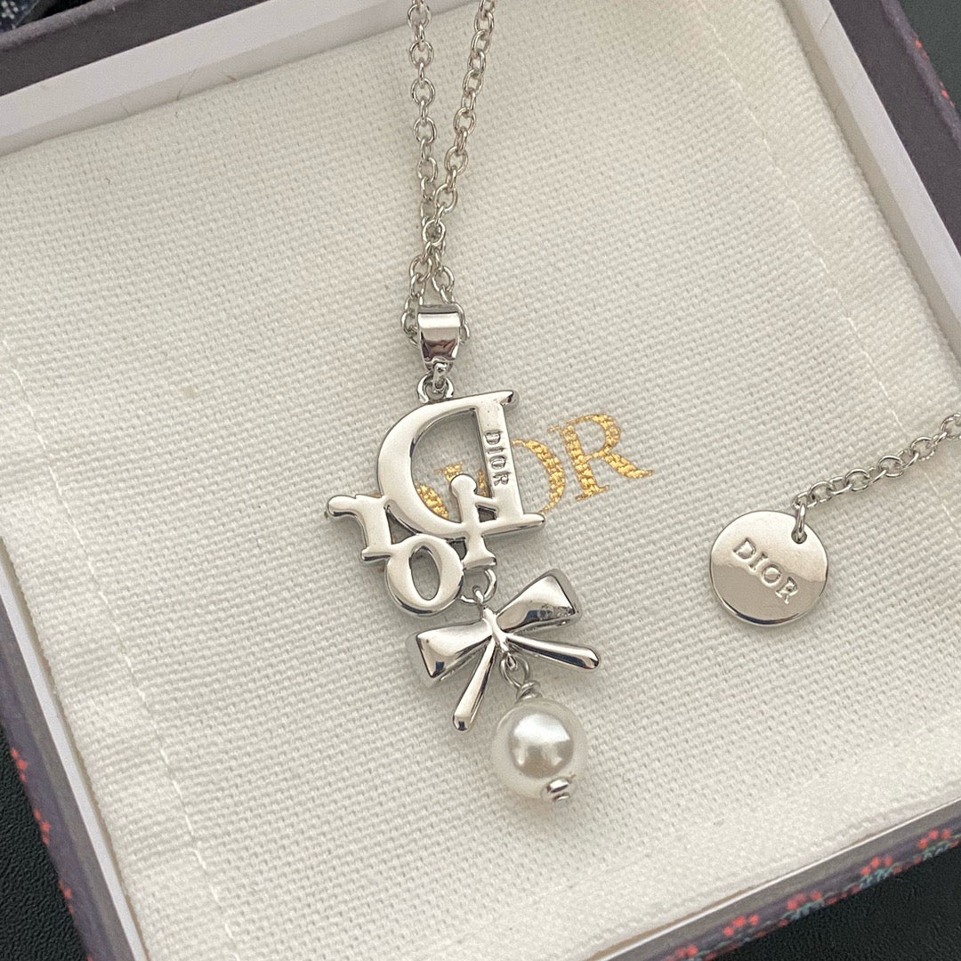 Dia Bow Crystal necklace