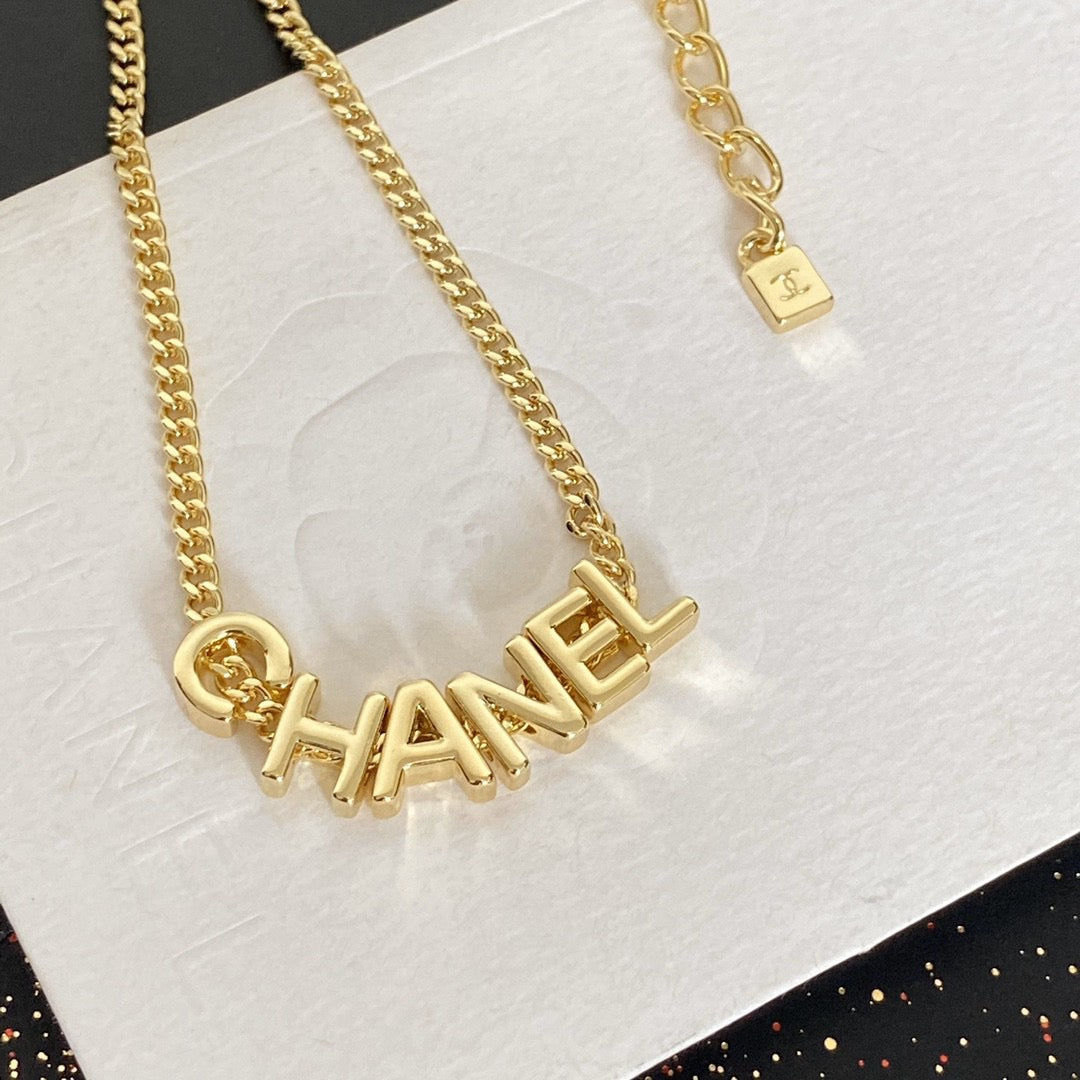 Cicy letter necklace