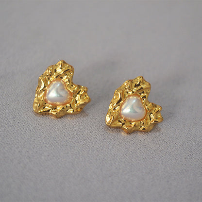 Sara heart earring