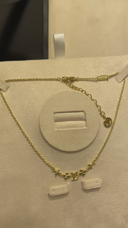 Lucy V charm necklace